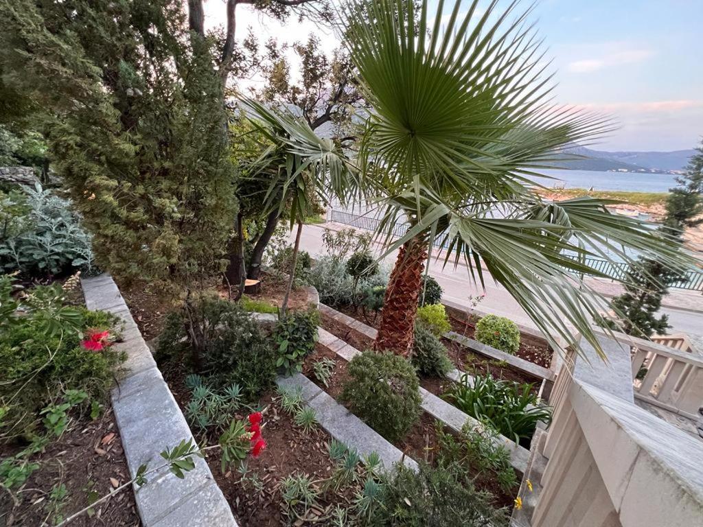 Villa Jade Apartments Front Row Sea View - Walk To Korcula Old Town Medvinjak Dış mekan fotoğraf