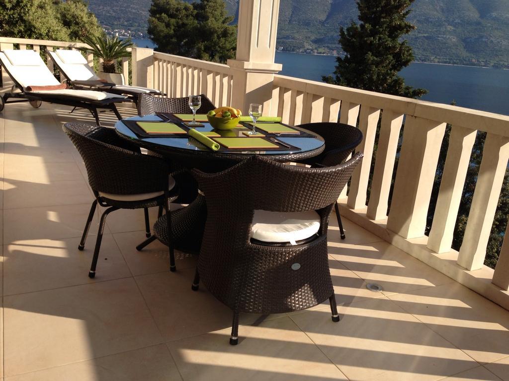 Villa Jade Apartments Front Row Sea View - Walk To Korcula Old Town Medvinjak Dış mekan fotoğraf