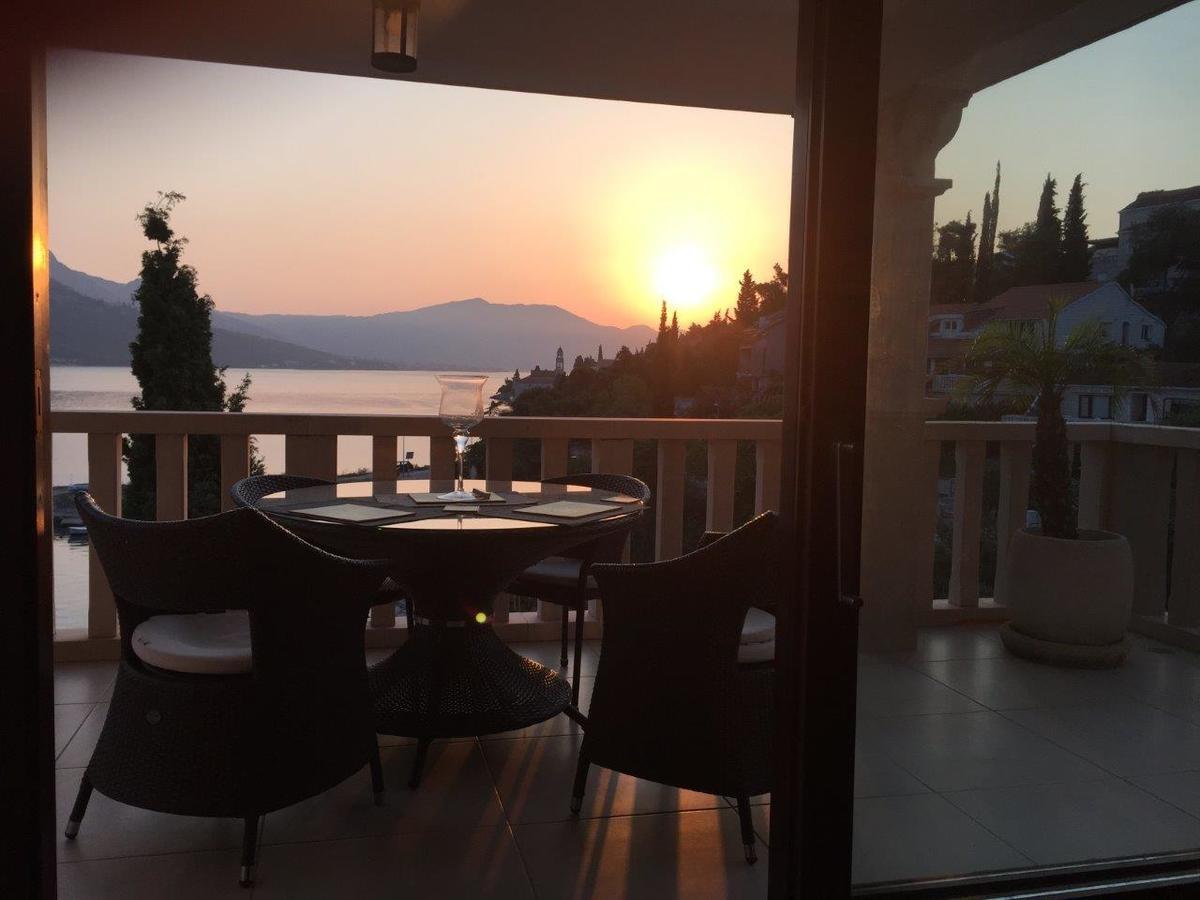 Villa Jade Apartments Front Row Sea View - Walk To Korcula Old Town Medvinjak Dış mekan fotoğraf