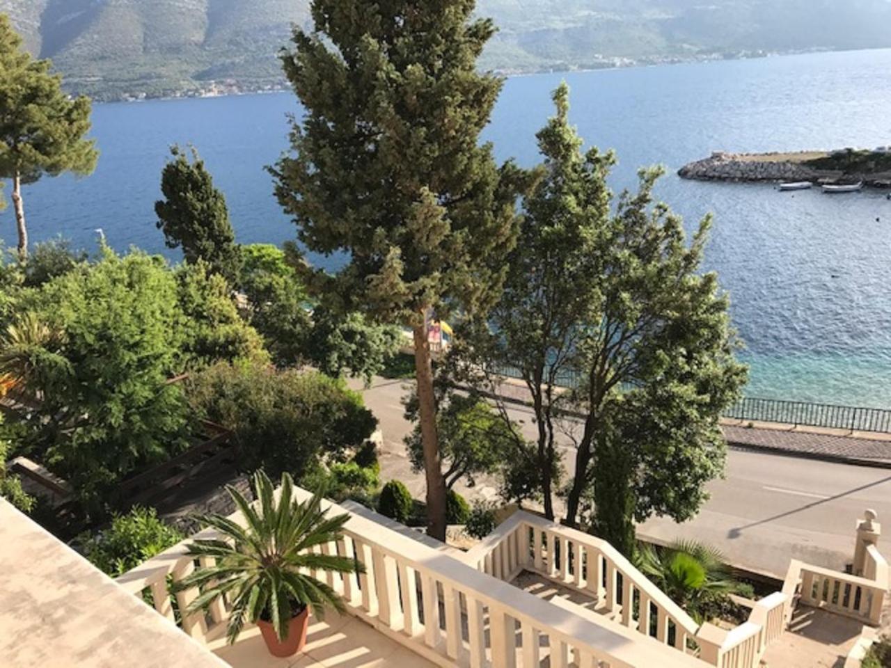 Villa Jade Apartments Front Row Sea View - Walk To Korcula Old Town Medvinjak Dış mekan fotoğraf