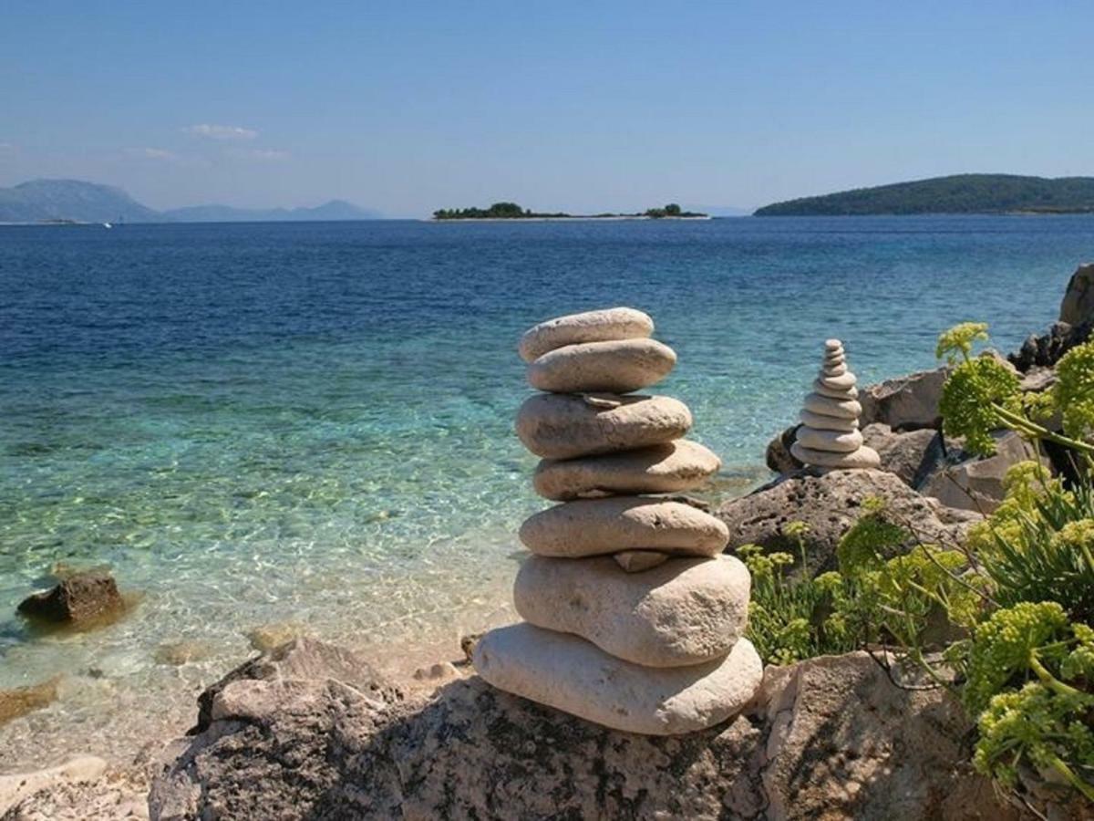 Villa Jade Apartments Front Row Sea View - Walk To Korcula Old Town Medvinjak Dış mekan fotoğraf